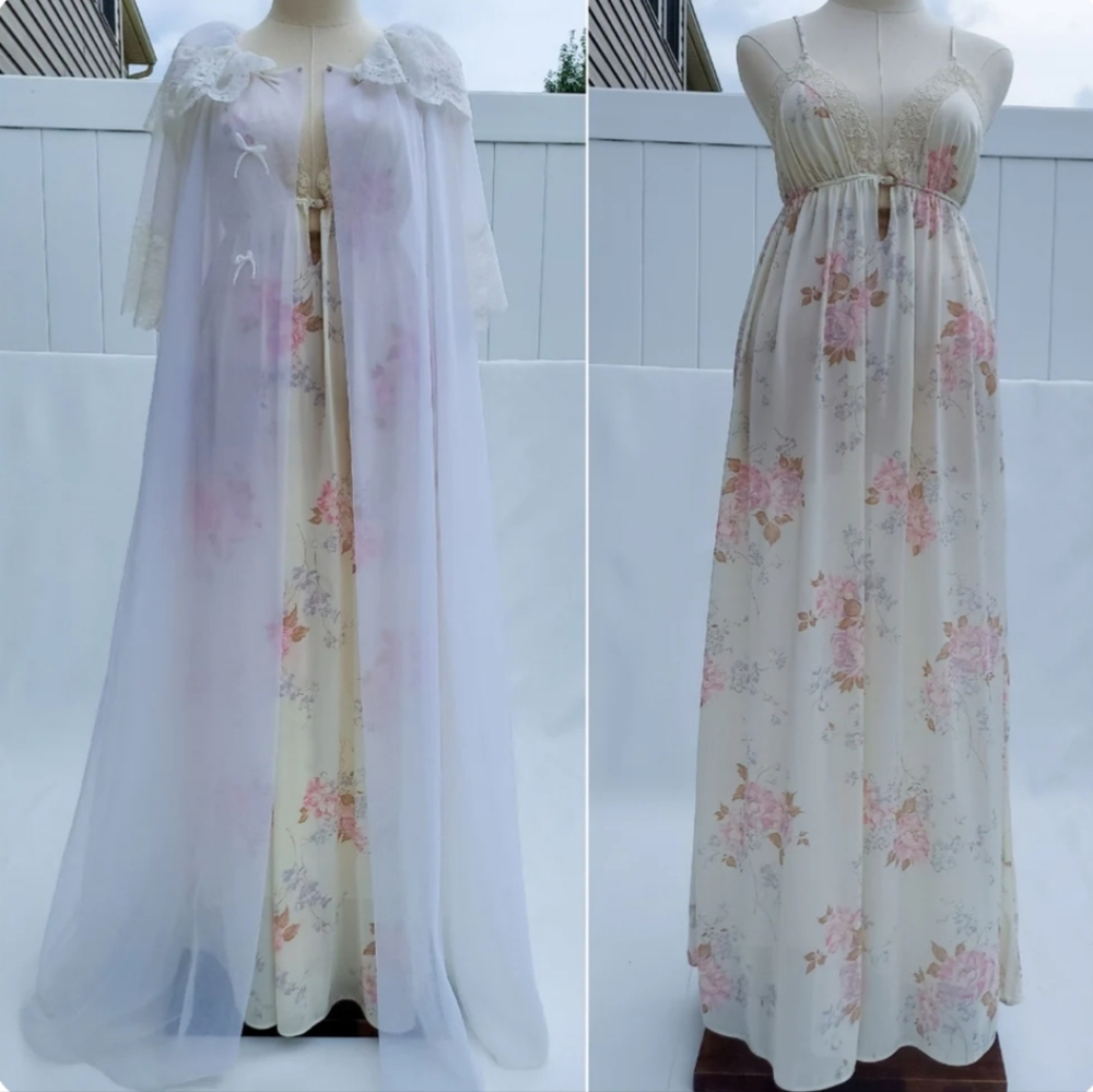 Vintage Floral Lace Peignoir Set. Vintage Honeymoon gift